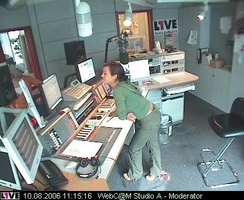 mp_1live_060810_34.jpg
