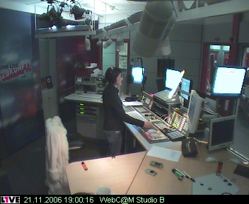 mp_1live_061121_62.jpg