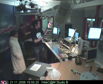 mp_1live_061121_75.jpg
