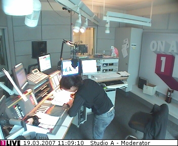 mp_1live_070319_27.jpg
