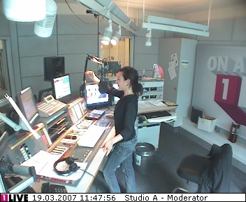 mp_1live_070319_37.jpg