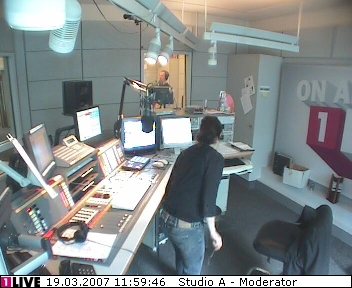 mp_1live_070319_44.jpg