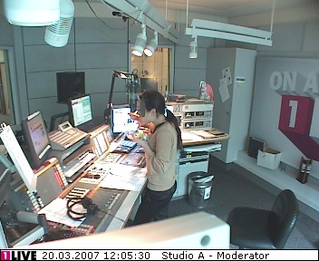 mp_1live_070320_37.jpg